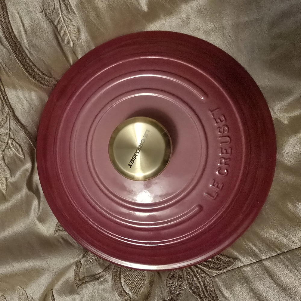 Le Creuset Berry Round Dutch Oven 4.5 Qt NEW